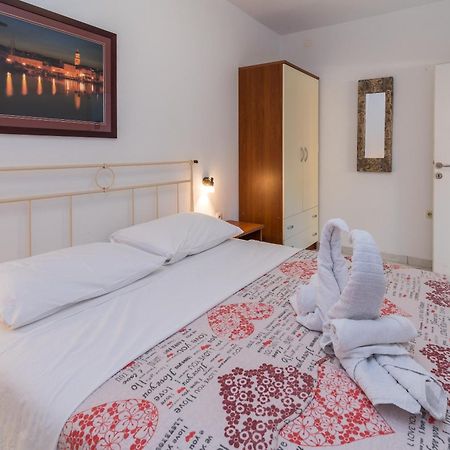 Apartments Irena Krk Кърк Стая снимка