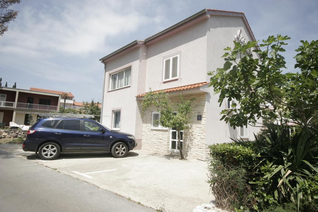 Apartments Irena Krk Кърк Екстериор снимка