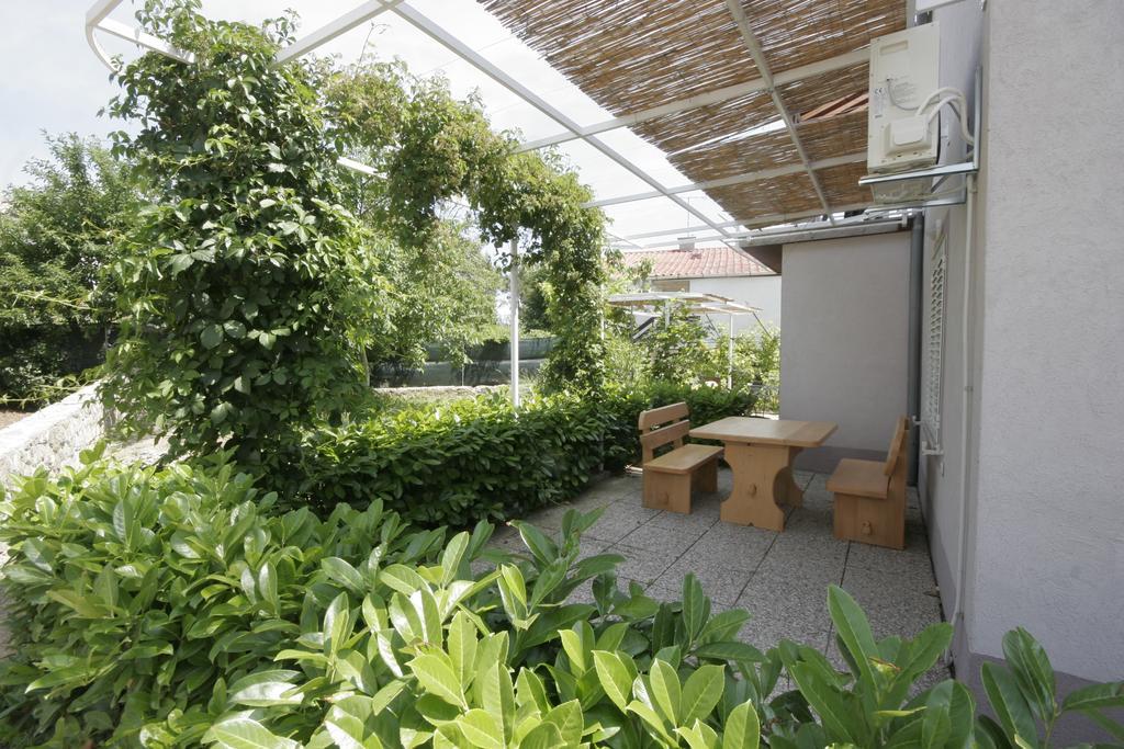 Apartments Irena Krk Кърк Екстериор снимка