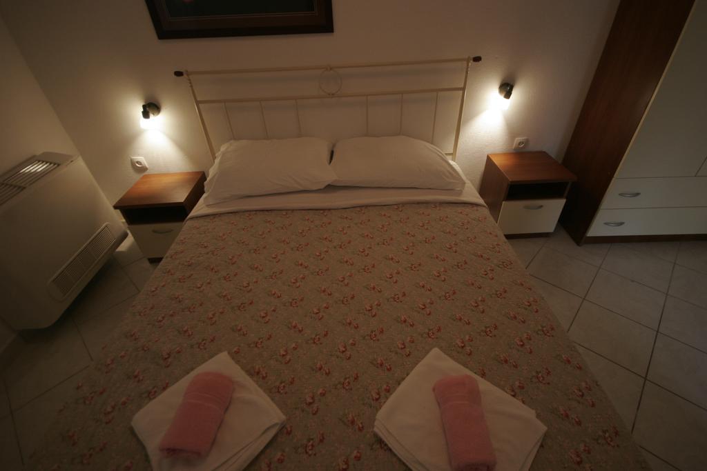 Apartments Irena Krk Кърк Екстериор снимка