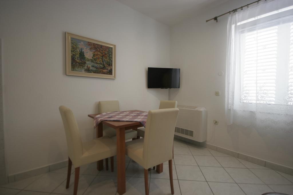 Apartments Irena Krk Кърк Екстериор снимка