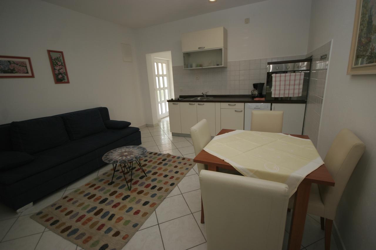Apartments Irena Krk Кърк Екстериор снимка